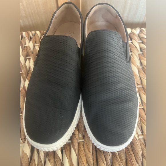 SOUL Naturalizer Black Slip-On Loafers - Picture 2 of 7